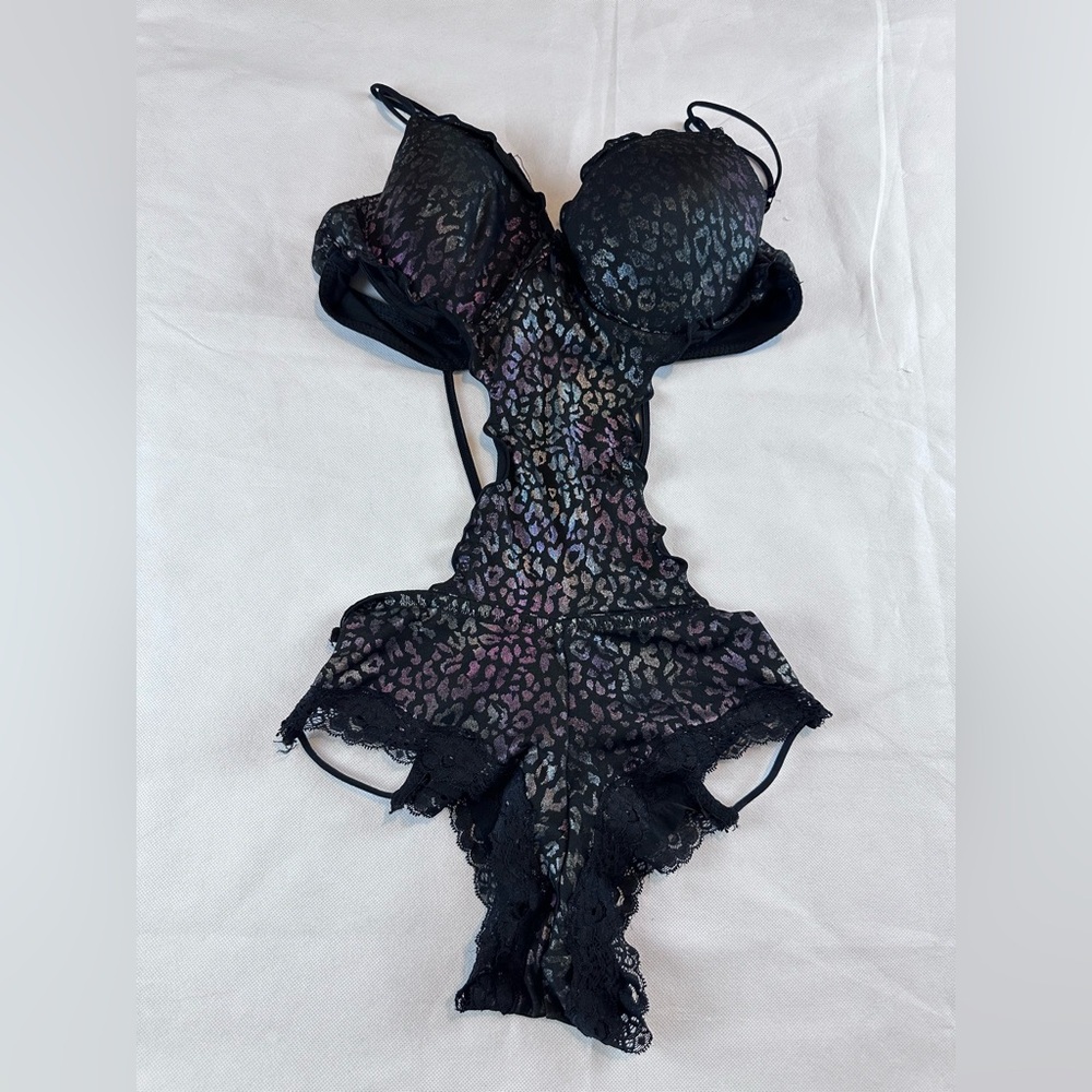 Vanilla Intimates Shimmer Leopard Cutout Teddy Bodysuit – Size L